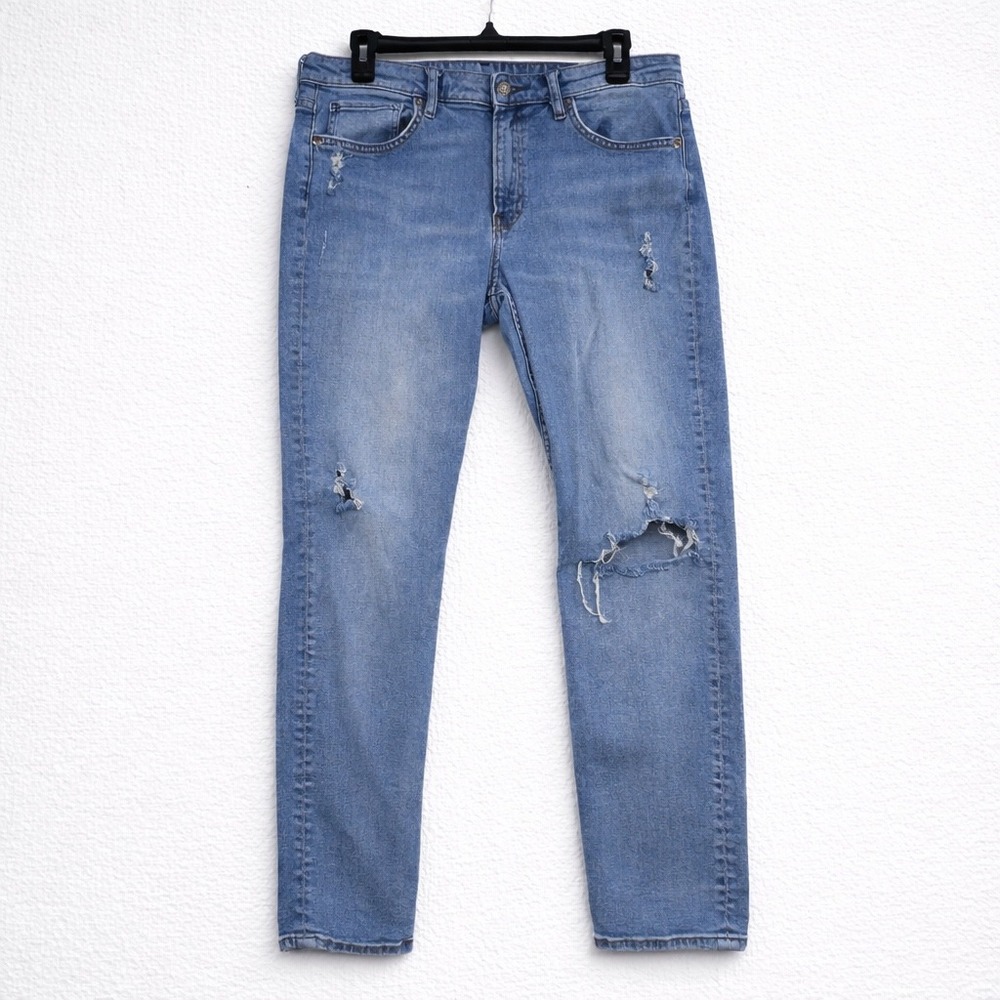 H&M &Denim Girlfriend Fit Distressed Ripped‎ Light Wash Jeans Size 32 Regular